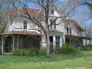 Abandoned farm house. (All photos by Marylin Warner)