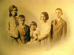 Their five children: (l to r) Wanda, Sam, Ruth, Mary (my mother) and Ira.