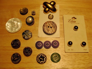 1950s collector "accent" buttons: Mother-of-Pearl, pottery, wood, brass, etc.