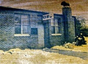 The first "hut" at the corner of Kellogg and Bluff
