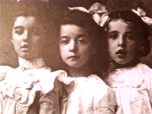 Grace (right, age 6) with her sisters.